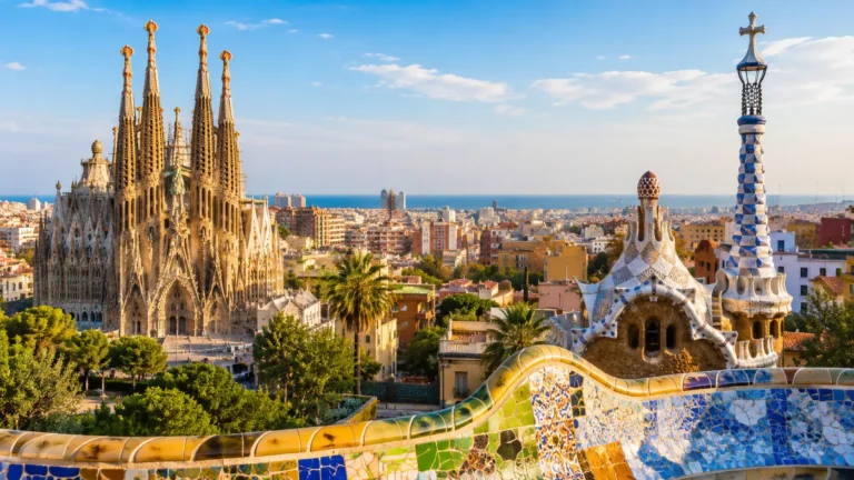 ALT text: Sagrada Família to Park Güell Barcelona route
